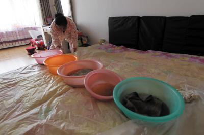 涟源楼上漏水，住户失联，小区没物管，业主维权难！律师来支招……
